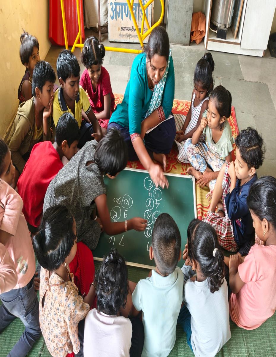 Fun maths learning session at Anubhav Kendra